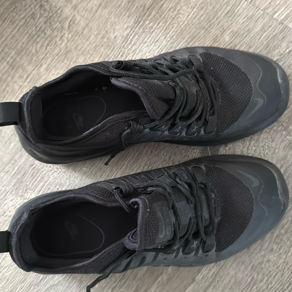 Nike women’s Black Athletic Shoes